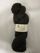 Roving er et naturprodukt af højeste kvalitet fra  sydafrikanske angorageder blandet med den fineste merino fra får.Den viste farve er: Kaffe, Farvenr. 4091Prisen er pr. nøgle med 100 gram Roving
