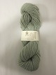 Roving er et naturprodukt af højeste kvalitet fra  sydafrikanske angorageder blandet med den fineste merino fra får.Den viste farve er: Te-grøn,  Farvenr. 4023Prisen er pr. nøgle med 100 gram Roving
