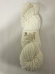 Roving er et naturprodukt af højeste kvalitet fra  sydafrikanske angorageder blandet med den fineste merino fra får.Den viste farve er: Råhvid, Farvenr. 4000Prisen er pr. nøgle med 100 gram Roving