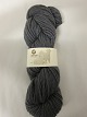 Roving er et naturprodukt af højeste kvalitet fra  sydafrikanske angorageder blandet med den fineste merino fra får.Den viste farve er: Koks, Farvenr. 4010Prisen er pr. nøgle med 100 gram Roving