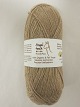 Baby Alpaca Angel Touch100% ALPACABaby Alpaca Angel Touch er IKKE farvet, og fibrene ikke er tilsat olier, - og garnets farver er helt naturlige, er garnet allergivenligt.Den viste farve er: Brown Light, Farvenr. FX0Prisen er pr. nøgle med 50 gram