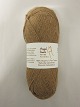 Baby Alpaca Angel Touch100% ALPACA ULDBaby Alpaca Angel Touch er IKKE farvet, og fibrene ikke er tilsat olier, - og garnets farver er helt naturlige, er garnet allergivenligt.Den viste farve er: Brown Medium, Farvenr. LFYPrisen er pr. nøgle med 50