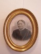 Ramme med bladguldAntik smuk, oval ramme med bladguld, inkl. gammelt foto. Starten af 1900-talletH: 36cmB: 28,5cmGod stand