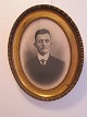 Ramme med bladguldAntik smuk, oval ramme med bladguld, inkl. gammelt foto. Starten af 1900-talletH: 36cmB: 28,5cmGod stand