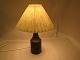 Keramiklampe, - ægte retroBordlampe af keramik, signeret "Bjørn"Prisen er inkl. skærmFra ca. 1970H: Se foto