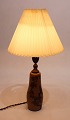 Bordlampe i brune farver, no.: 5, af Hjort Danmark, fra 1960erne.5000m2 udstilling.