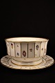 Stor skål med underfad i "Henriette" fra Royal Copenhagen.ca. år 1850-70.