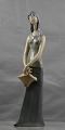 Spansk figur Kvinde m/blomsterkurvporcelæn