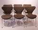 Et sæt af 6 Syver stole, model 3107, designet af Arne Jacobsen og fremstillet hos Fritz Hansen i 1967.5000m2 udstilling.