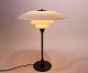 Poul Henningsen - PH 4/3 - Bordlampe - Hvid originale opalglas og bruneret messing med sort bakkelit fatningshus og gennemgående afbryder - 1930