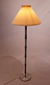 Høj standerlampe af aluminium og palisander, af dansk design fra 1960erne.5000m2 udstilling.