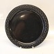 304 Fad, rundt / dækketallerken 29,5 cm Bing & Grøndahl  SORT Cordial Quistgaard for B&G / Nissen Kronjyden Stoneware