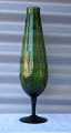 Grøn høj vase på fod"Swedish art glass"