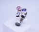 Stor ring af 925 sterling sølv med tre syntetiske sten i lyselilla farver, stemplet B&G.