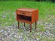 Dansk møbeldesignSengebord m/hylde og skuffeTeak