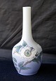 Royal CopenhagenVase med rose og bi1659/43B