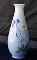 Royal Copenhagen.Vase blå og hvide blomster 2917/4056