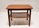 Sidebord i teak med flethylde af dansk design fra 1960erne.5000m2 udstilling.