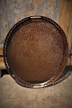 Gammel rå Fransk oval bakke i afpudset jern med hul mønster langs kanten.51,5x41,5cm.