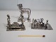 3 miniaturefigurer i sølv. Sælges individuelt. De to figurer i forgrunden er solgt.