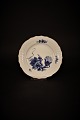 Royal Copenhagen Blå Blomst Svejfet dessert tallerken med guldkant. Dia.:15,5cm.RC# 10/1626.