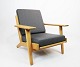 Armstol, model GE290, designet af Hans J. Wegner i 1950erne og fremstillet hos GETAMA i 1960erne. 5000m2 udstilling.