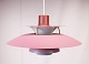 Rosa PH5 lampe designet af Poul Henningsen i 1958 og fremstillet af Louis Poulsen