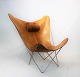 Flagermusstolen, KS chair, med nakkepude designet af Dennis Marquart og fremstillet af OX Denmarq.5000m2 udstilling.