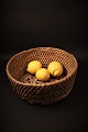 Swedish 1800 century wicker basket with a really nice patina. H:10.5cm. Dia.:26cm.