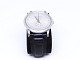Gucci Timepieces model 5600M armbåndsur med sort læderrem og af rustfrit stål.5000m2 udstilling.