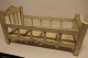 DukkesengTidstypisk  og stor dukkesengL: 66cmB: 38cmH: 30cmGod stand i forhold til alder