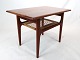 Sidebord i teak med flet hylde af dansk design fra 1960erne.5000m2 udstilling.