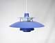 Blå PH5 lampe designet af Poul Henningsen i 1958 og produceret af Louis Poulsen.5000m2 udstilling.