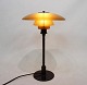 PH 3/2 bordlampe med skærme af rav favet glas og stel af bruneret messing, designet af Poul Henningsen og fremstillet af Louis Poulsen, 1930erne.5000m2 udstilling.
