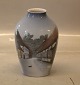B&G 1302-6238 Vase - Bindingsværkshuse 19 cm fra Den Gamle By ? Eller Mariager? Bing & Grøndahl