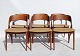 Et sæt af seks spisestuestole i teak og lyst stof af dansk design fra 1960erne.5000m2 udstilling.