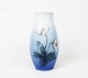 Vase dekoreret med blomster, nr.: 342-5249, af Bing & Grøndahl.