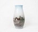 Vase med land motiv, nr.: 682-5249, af Bing & Grøndahl.