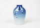Vase dekoreret med kirsebær blomster, nr.: 260-5239, af Bing & Grøndahl.