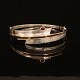 Toftegaard, Hadsten: Armring i 14kt guld og sterlingsølv. Prydet med to  diamanter på i alt ca. 0,08ct. Dobbelt sikkerhedslås. Indv. mål: 6,6cmx6cm