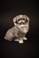 Royal Copenhagen porcelæns figur af lille pekingeser.H:13,5cm.RC# 1860. (lys)