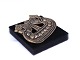 Broche af viking motiv i messing 5000m2 udstilling.
