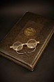 Gammel brilleæske "Modern Eyewear" fra gammelt brille firma "Bausch & Lomb" Inkl. 4 stk. gamle briller...