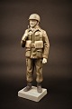 Gammel Bing & Grøndahl porcelænsfigur af soldat.Dekorations nummer: 2444. 1.sort. H:29,5cm.