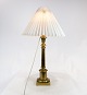 Høj bordlampe i messing fra 1920erne.5000m2 udstilling.
