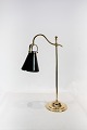 Bordlampe af messing i Jugen stil og med grøn opal skærm fra 1930erne.5000m2 udstilling.