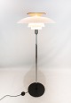 PH80 gulvlampe designet af Poul Henningsen og fremstillet af Louis Poulsen.5000m2 udstilling.