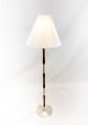 Gulvlampe i palisander og aluminium af dansk design fra 1960erne.5000m2 udstilling.