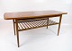 Sofabord i teak med hylde af dansk design fra 1960erne.5000m2 udstilling.