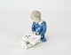 Porcelænsfigur læsende pigen nr.: 2247 af Bing og Grøndahl.5000m2 udstilling.